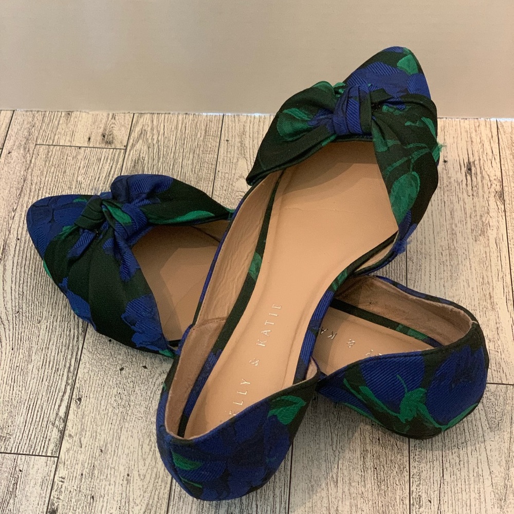 Kelly&Katie Flat Pointed Toe Slip on Shoes-Blue, Black and Green Flora print
